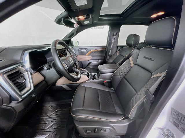 Used 2025 GMC Canyon Denali AWD/4WD image 10
