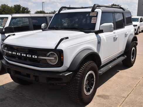 Certified 2023 Ford Bronco Outer Banks w/ Sasquatch Package AWD/4WD image 2