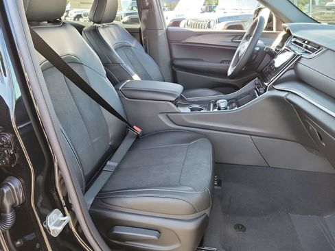 New 2025 Jeep Grand Cherokee L Altitude image 15