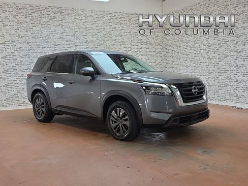 Used 2022 Nissan Pathfinder S image 1