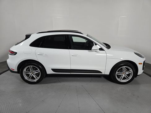 Used 2023 Porsche Macan AWD/4WD image 4