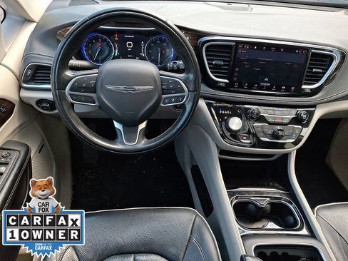 Used 2022 Chrysler Pacifica Limited FWD image 13
