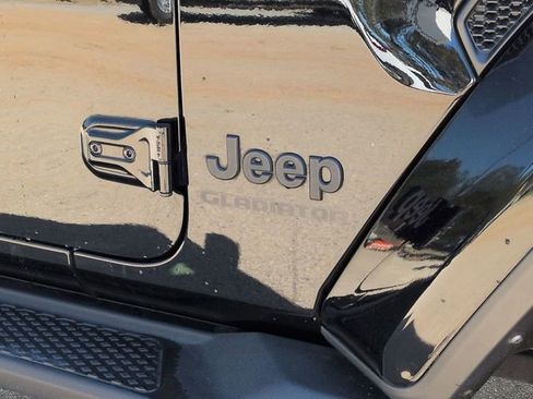 Used 2021 Jeep Gladiator Sport AWD/4WD image 14