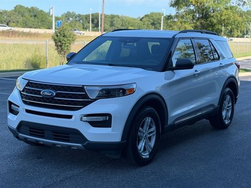 Used 2020 Ford Explorer XLT w/ Equipment Group 202A AWD/4WD image 4