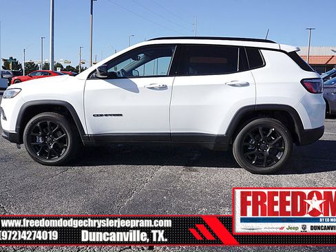New 2026 Jeep Compass Latitude image 2