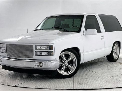 Used 1999 Chevrolet Tahoe 2WD 2-Door w/ Preferred Equipment Group image 3