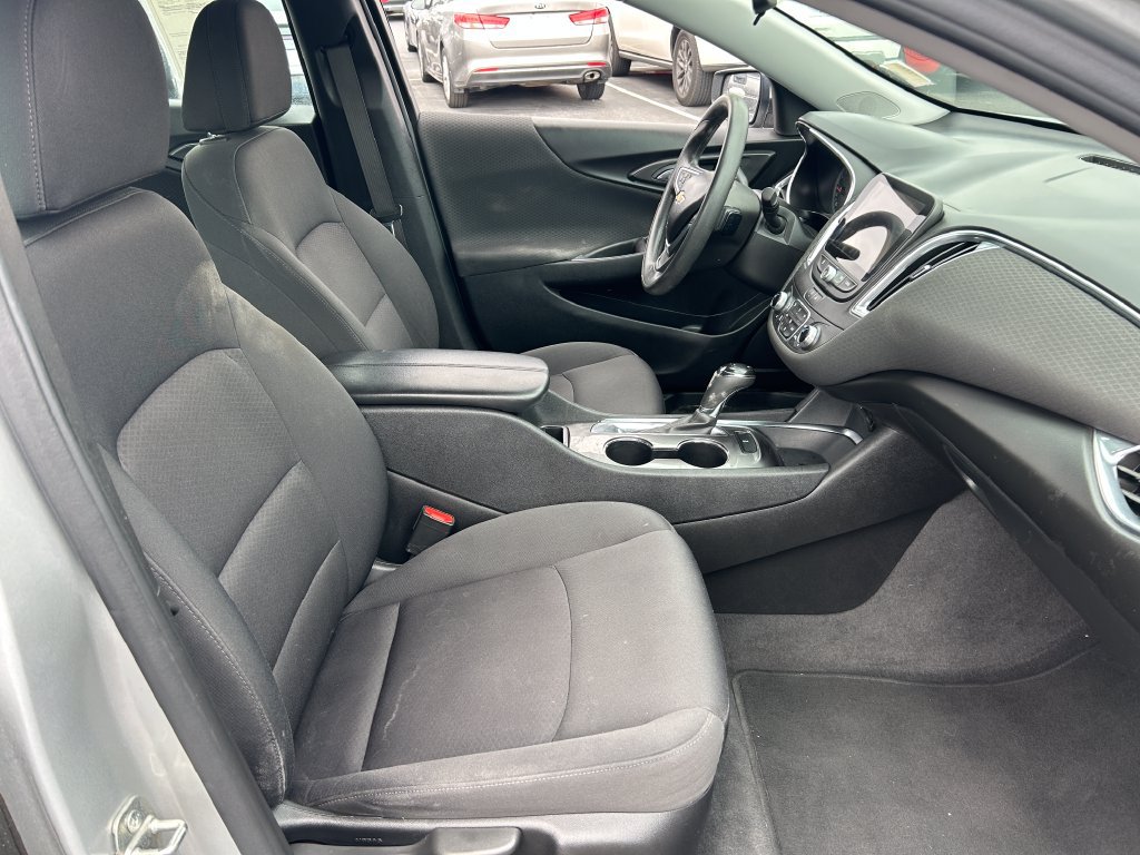 Used 2020 Chevrolet Malibu LT FWD image 35