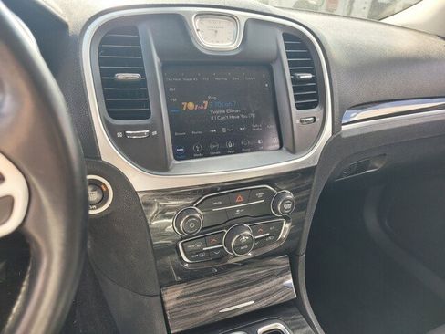 Used 2018 Chrysler 300 Touring image 18