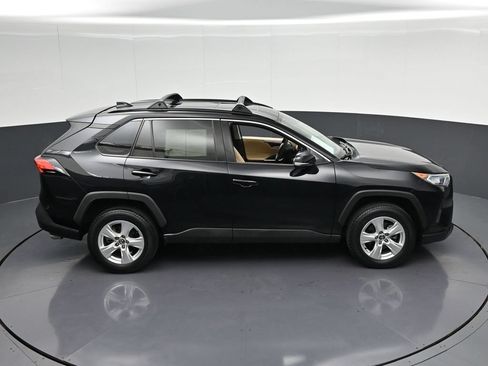 Used 2020 Toyota RAV4 XLE w/ Convenience Package FWD image 23