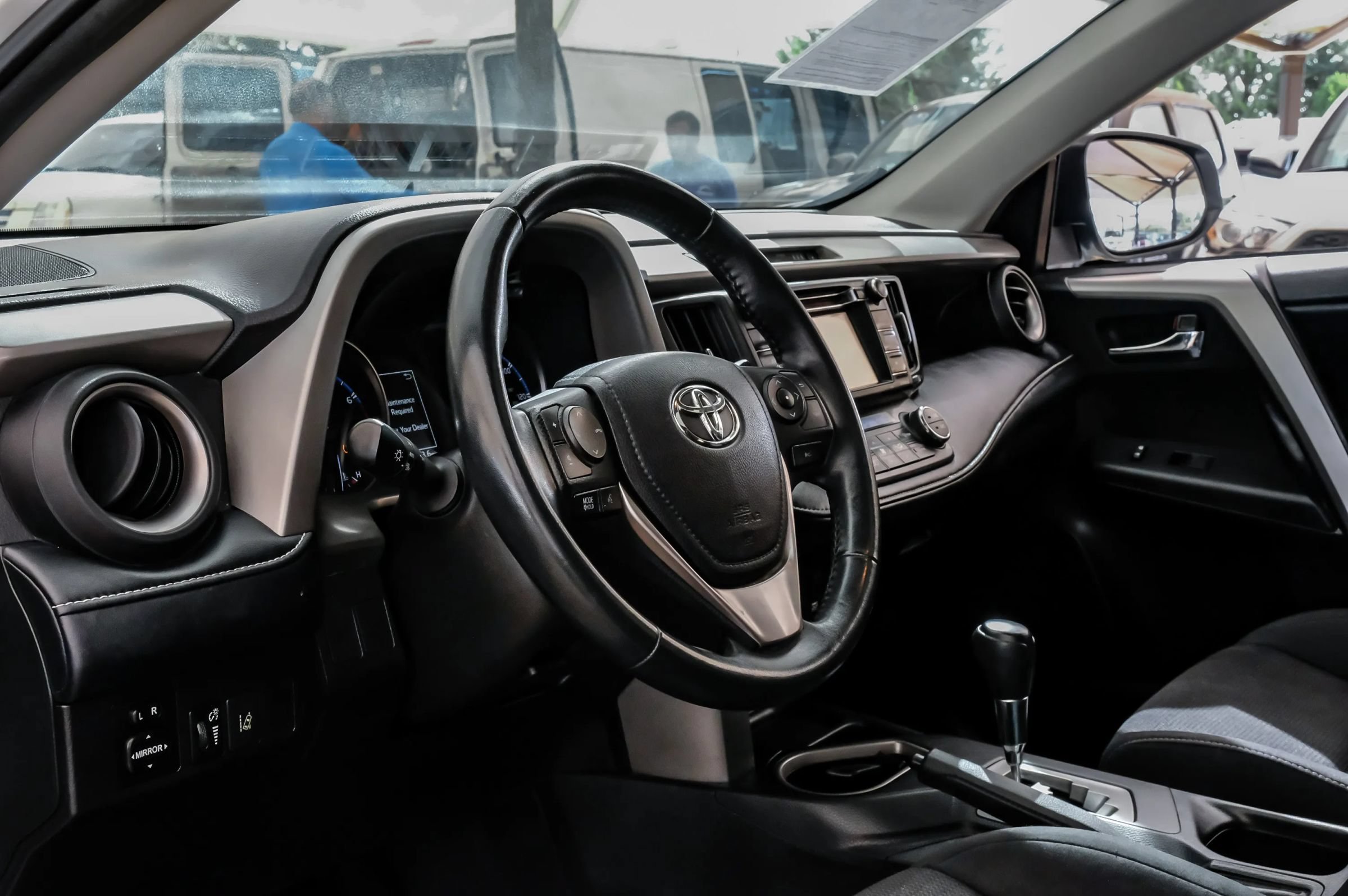 Used 2018 Toyota RAV4 XLE w/ Plus Extra Value Package FWD image 17