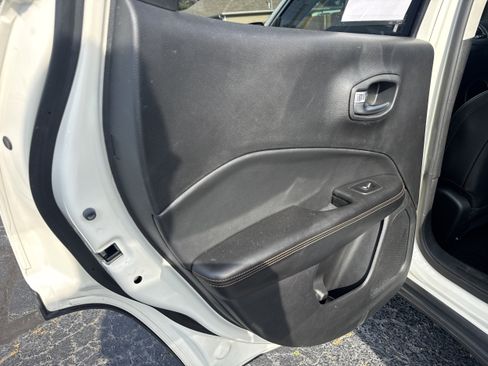Used 2019 Jeep Compass Limited FWD image 7