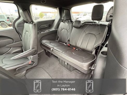 New 2026 Chrysler Pacifica Limited image 4