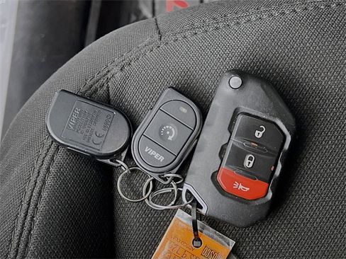 Used 2020 Jeep Wrangler Unlimited Sahara image 12