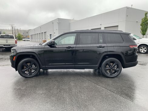 Used 2023 Jeep Grand Cherokee L Laredo AWD/4WD image 7