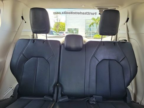 Used 2024 Chrysler Pacifica Limited FWD image 14