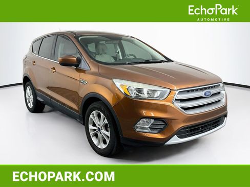 Used 2017 Ford Escape SE FWD image 1