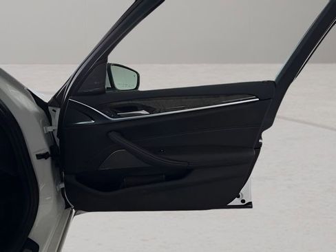 Used 2023 BMW 540i w/ Premium Package image 38