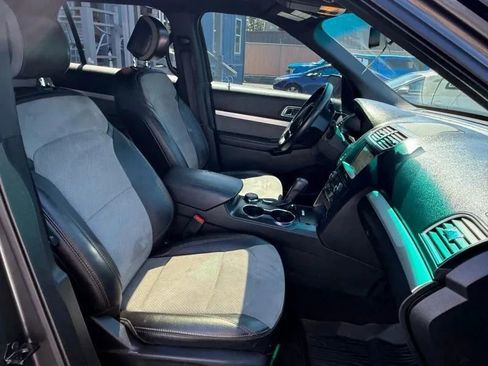 Used 2017 Ford Explorer XLT w/ Equipment Group 202A image 14