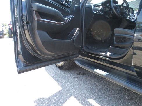 Used 2018 Chevrolet Suburban 4WD w/ Max Trailering Package image 6