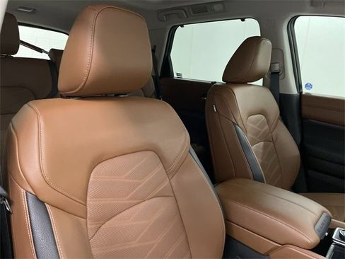 Used 2024 Nissan Pathfinder Platinum w/ Black Appearance Package image 19