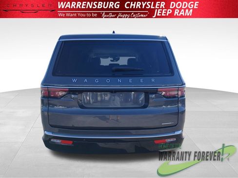 Used 2024 Jeep Wagoneer L Series II w/ Flexible Seating Group AWD/4WD image 5