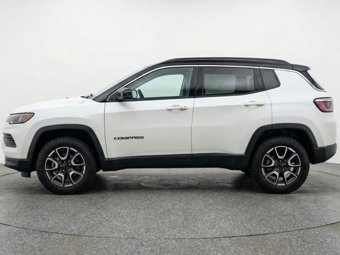 Used 2025 Jeep Compass Trailhawk AWD/4WD image 5