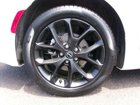 Certified 2025 Chrysler Pacifica Limited FWD image 16