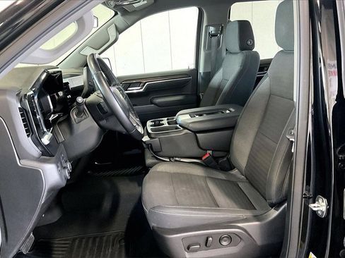 Used 2025 Chevrolet Silverado 1500 LT image 3