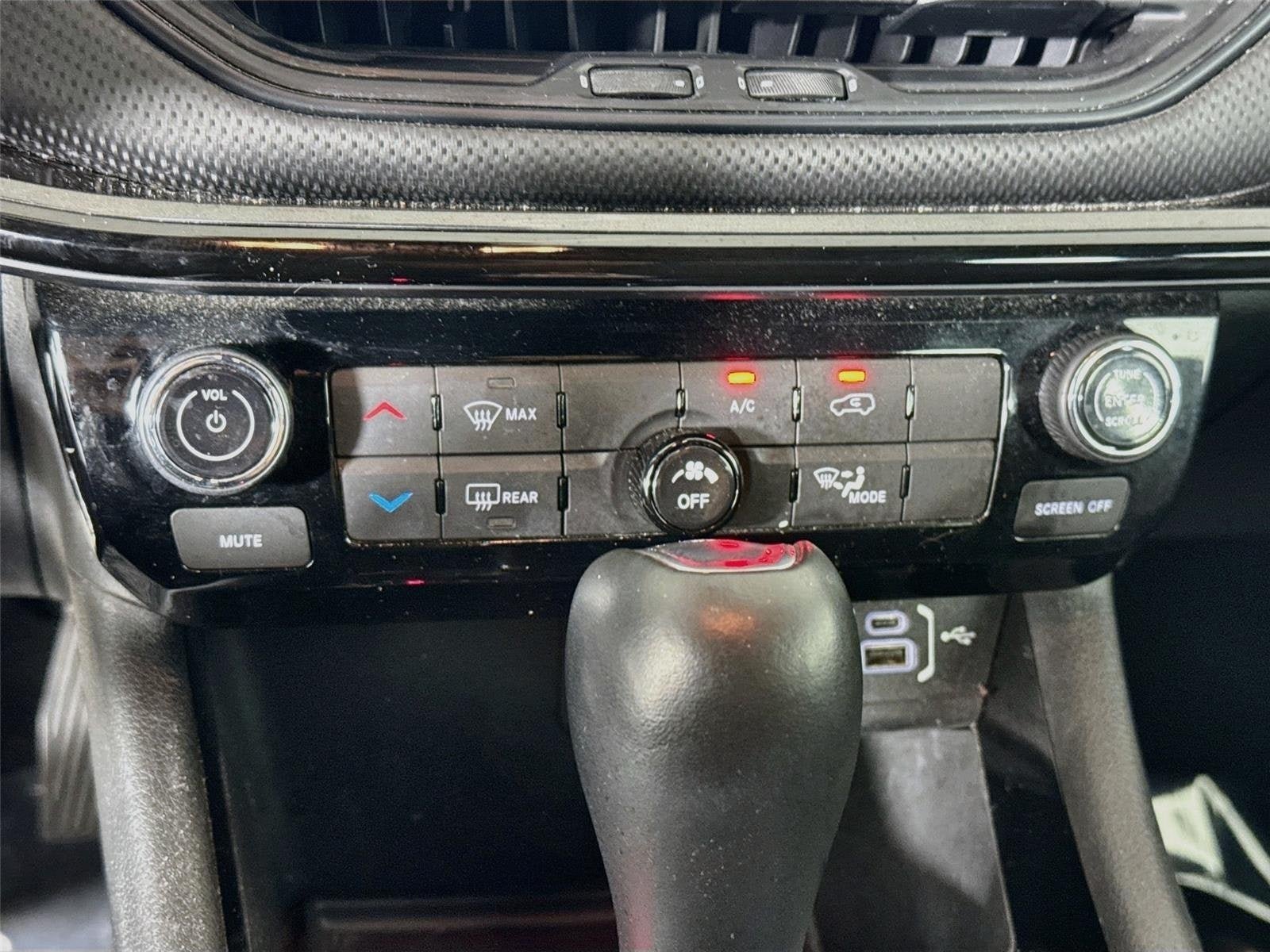 Used 2023 Jeep Compass Latitude AWD/4WD image 17