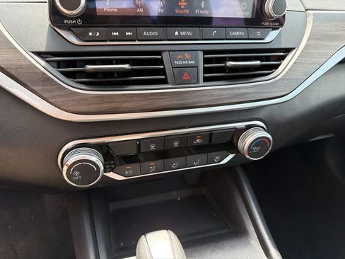 Used 2025 Nissan Altima 2.5 SV FWD image 30