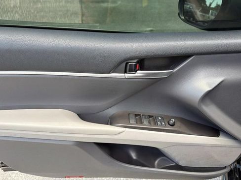 Used 2021 Toyota Camry SE FWD image 7