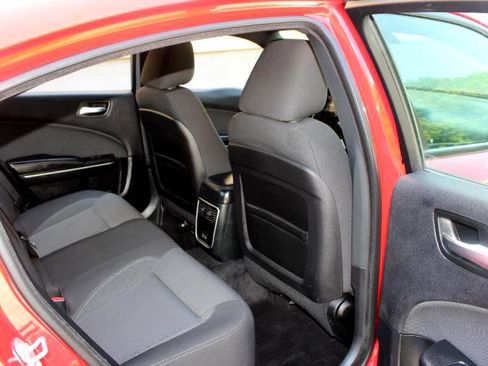 Used 2018 Dodge Charger SXT image 14