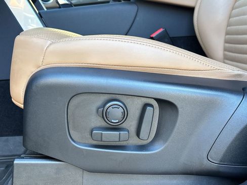 Certified 2024 Land Rover Discovery Metropolitan Edition image 14