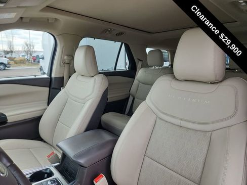 Used 2020 Ford Explorer Platinum w/ Premium Technology Package image 20