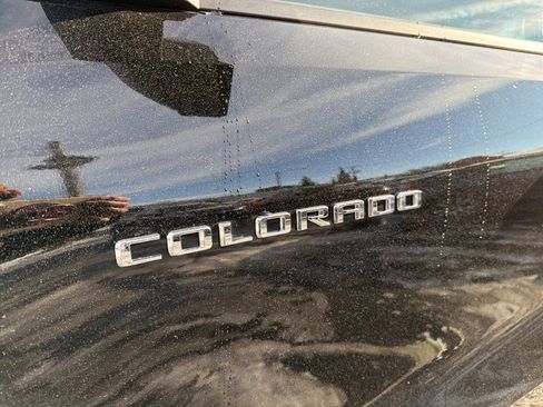 Used 2024 Chevrolet Colorado LT w/ LT Convenience Package II image 10