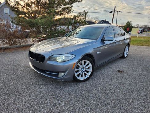 Used 2011 BMW 528i Sedan image 1