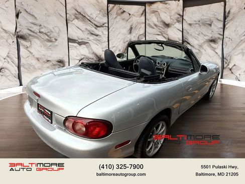 Used 2004 MAZDA MX-5 Miata w/ Cloth Azure Blue Pkg RWD image 18
