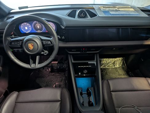 Used 2025 Porsche Macan Electric image 6