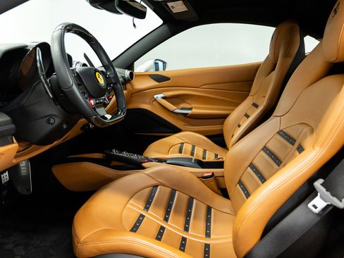 Used 2022 Ferrari F8 Tributo image 39