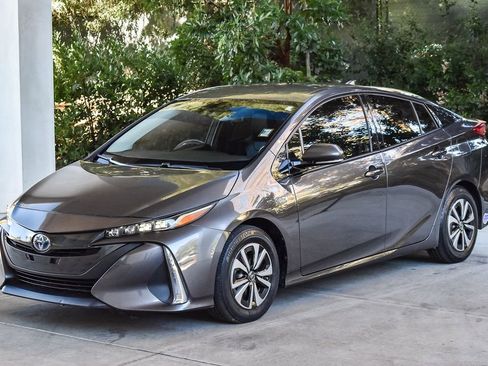 Used 2018 Toyota Prius Prime Premium w/ Carpet Mat Package image 3