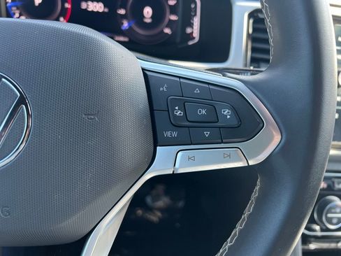 Used 2022 Volkswagen Atlas Cross Sport SE w/ Black Wheel Package image 34