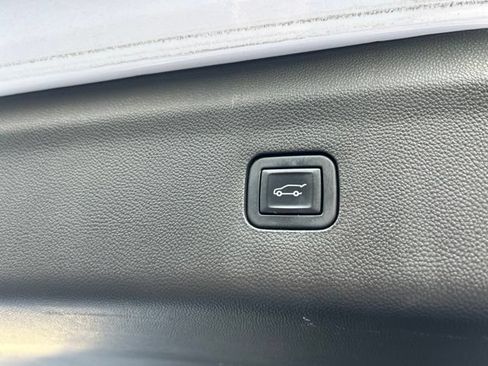 Used 2023 Buick Enclave Essence w/ Experience Buick Package FWD image 17
