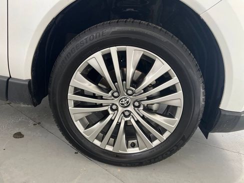 Used 2024 Toyota Venza Limited AWD/4WD image 18