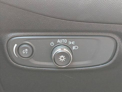 Used 2019 Chevrolet Equinox LT FWD image 13