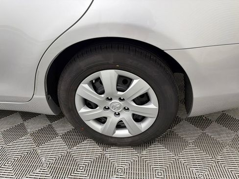Used 2011 Toyota Camry LE FWD image 19