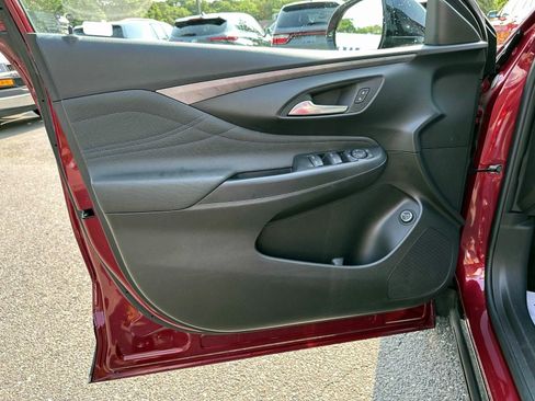 Used 2024 Buick Envista Sport Touring w/ Convenience I Package FWD image 8