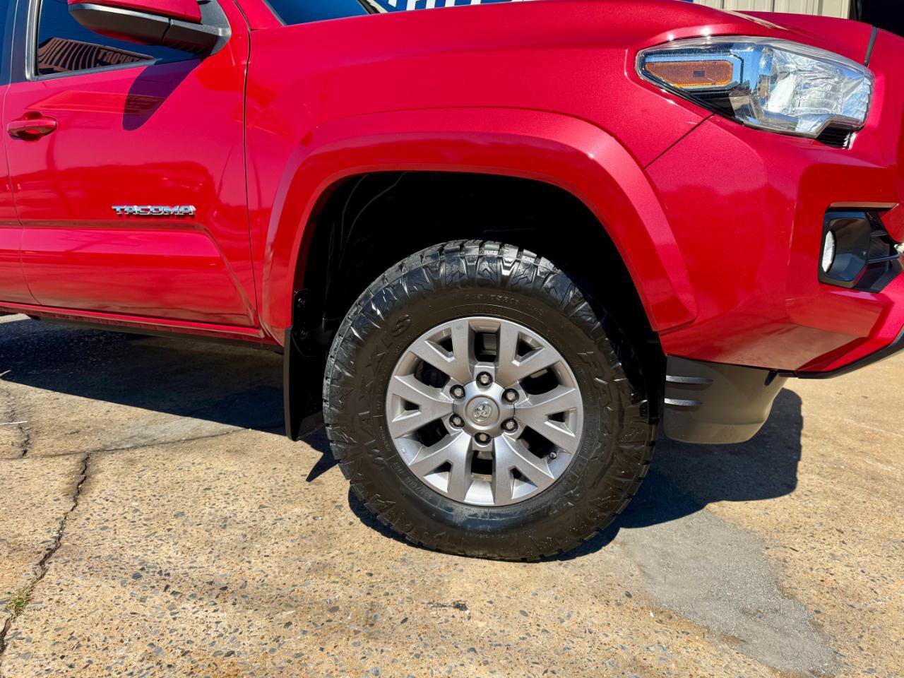 Used 2019 Toyota Tacoma SR5 AWD/4WD image 18