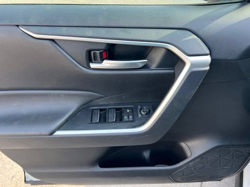 Used 2025 Toyota RAV4 XLE FWD image 11
