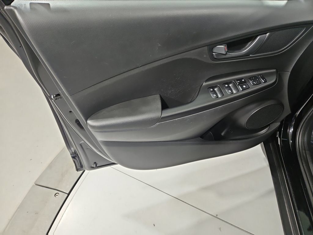 Used 2023 Hyundai Kona SE AWD/4WD image 11