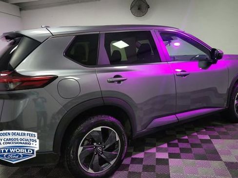 Used 2024 Nissan Rogue SV AWD/4WD image 7